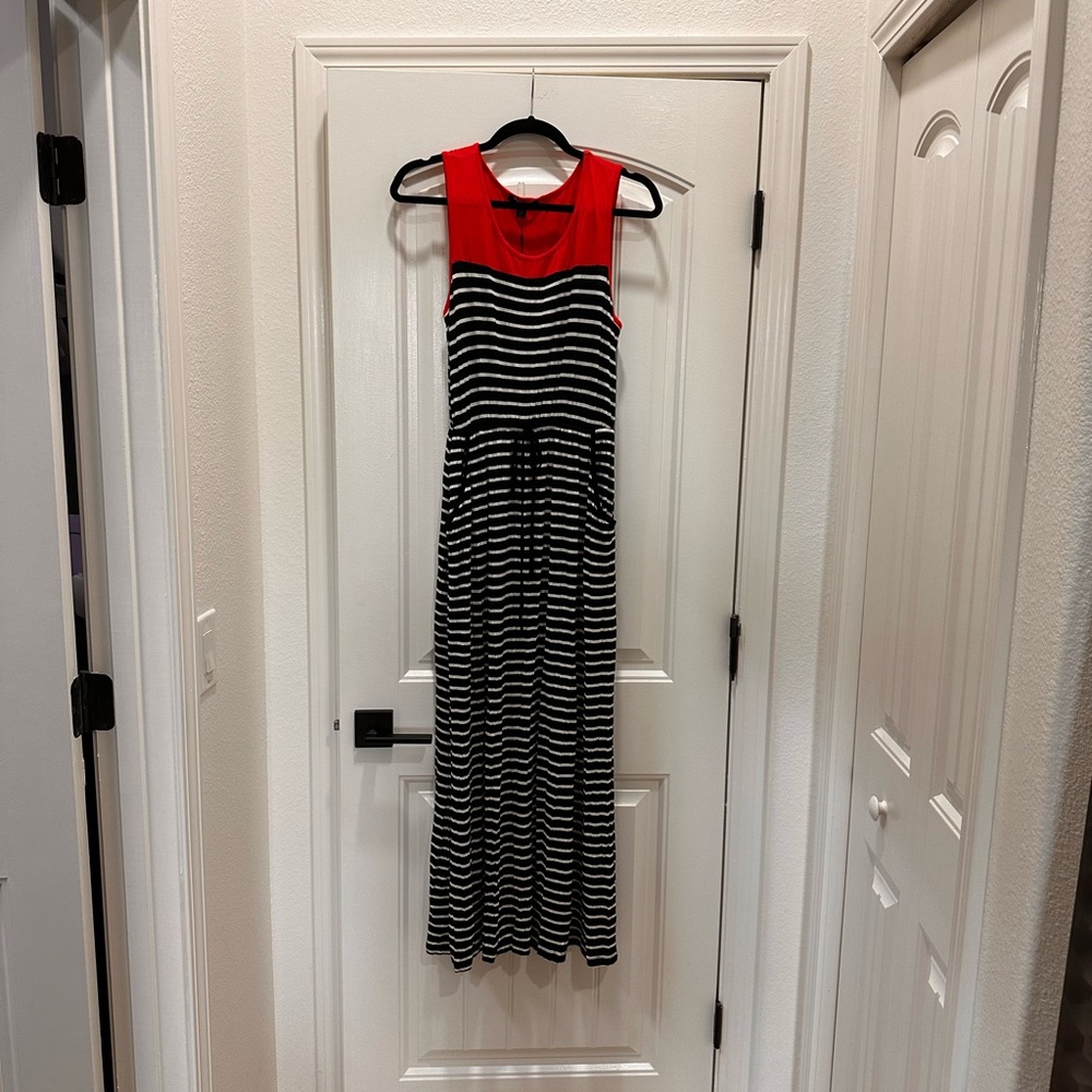 NWT Espresso maxi dress coral, black and white size XL